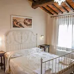 With Private Pool In The Hills Near Lucca بيت للعطل