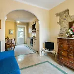 With Private Pool In The Hills Near Lucca بيت للعطل *
