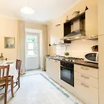With Private Pool In The Hills Near Lucca بيت للعطل